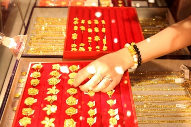 Giá vàng hôm nay 10/12: Vàng tiếp tục sụt giảm, khó bứt phá