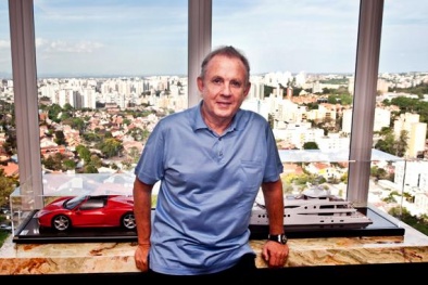 Tỷ phú sở hữu công ty sản xuất giày dép lớn nhất Brazil là ai?