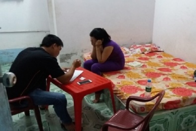 Chủ quán cà phê đèn mờ kiêm bán dâm với giá 250.000 đồng