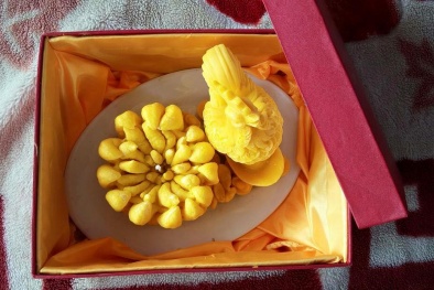 Tết Đinh Dậu 2017: Nến phật thủ gà vàng 300.000 đồng/cặp hút khách 