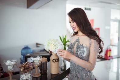Á khôi Mỹ Duyên lộng lẫy với đầm xuyên thấu