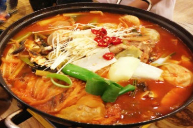 Xì xụp ngày lạnh với món canh kim chi đậu phụ cay đậm đà