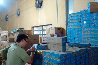 Phát hiện 500 thùng sữa Cô gái Hà Lan hết hạn sử dụng