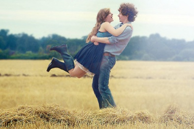 Các cô nàng chân ngắn hãy tự tin, bởi vì bạn sẽ được đàn ông yêu hơn