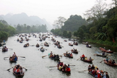 Tăng phí tham quan và vé đi đò Lễ hội chùa Hương, du khách nói gì ? 