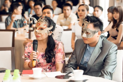 Hoàng Kiều gây sốc khi làm điều này tại thời điểm Ngọc Trinh đấu giá siêu sim