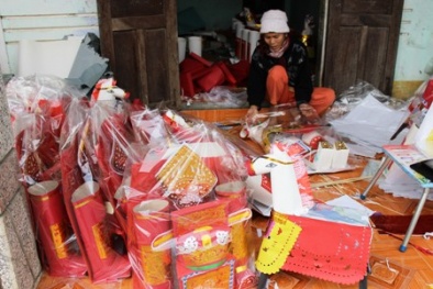 Làng nghề vàng mã truyền thống Duyên Trường vào mùa bận rộn nhất năm