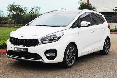 ‘Soi’ chiếc Kia Rondo 2017 giá rẻ chỉ từ 654 triệu đồng