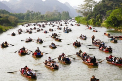 Chùa Hương quá đông đúc ngày mồng 4 Tết