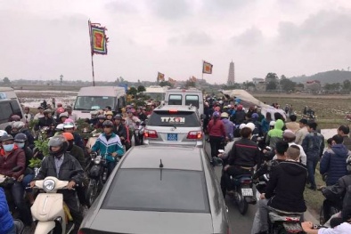 Đường về Chợ Viềng Nam Định ‘nghẹt thở’ hơn cả Hà Nội lúc tan tầm