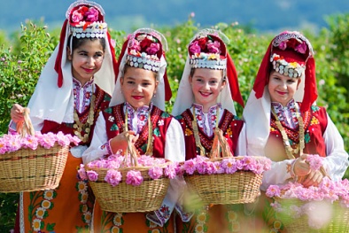 Cùng tham dự Lễ hội hoa hồng lớn nhất Việt Nam tại Hà Nội