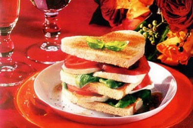 Tạo bất ngờ cho chàng bằng bữa sáng với món bánh sandwich Valentine 