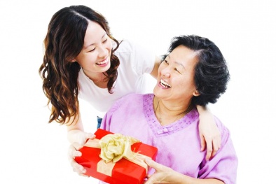 Gợi ý những món quà ý nghĩa tặng mẹ chồng ngày 8/3