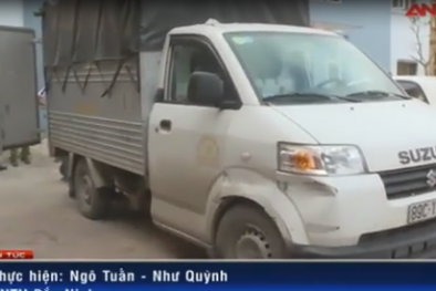 Bị phát hiện, xe tải chở hàng tấn mỡ lợn bẩn lao thẳng vào chốt CSGT