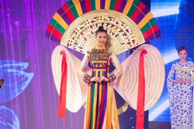 Á hậu Lệ Hằng lần đầu trình diễn tác phẩm áo dài 'Hồn Việt'