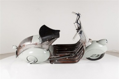 Vespa cổ nhất thế giới đắt ngang siêu xe Ferrari