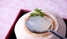Cách làm thạch rau câu từ trái dừa thơm ngon mát lạnh cho ngày hè oi bức