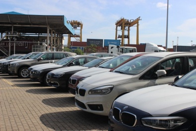 Xe nhập về trong nửa đầu tháng 4 giảm rất mạnh