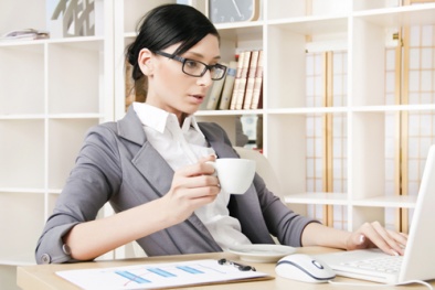 Phớt lờ 6 thói quen này khiến dân văn phòng dễ bị đau dạ dày