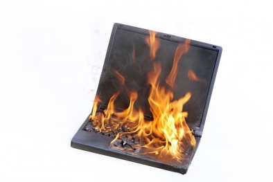 Pin laptop bất ngờ bốc cháy khiến máy bay Mỹ phải hạ cánh khẩn