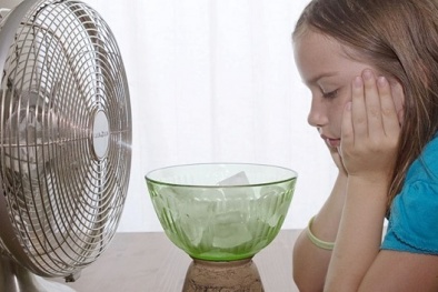 Mách bạn 'bí kíp' sử dụng quạt điện đúng chuẩn ngày nắng nóng 