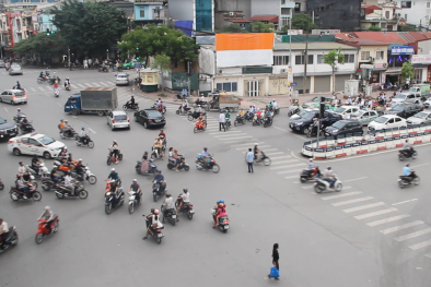 Sống thấp thỏm ‘chờ con đường đắt nhất hành tinh’ 