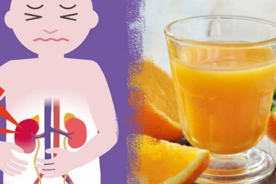 Mẹ khiến con mới 4 tuổi đã sỏi thận vì uống nước cam tươi kiểu này!