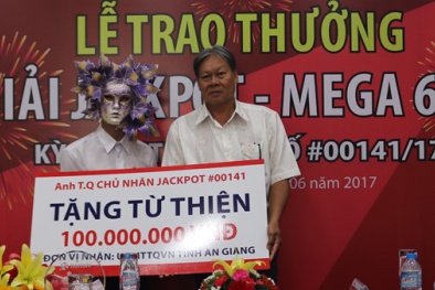 Xổ số Vietlott: Người đàn ông đeo mặt nạ tím nhận giải 82 tỷ