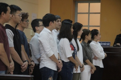 Ngọc Trinh khóc nức nở tại tòa vì tranh chấp hợp đồng hợp tác
