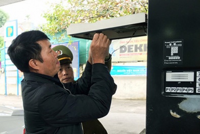 TP.HCM: Dán tem cơ sở kinh doanh xăng dầu chống gian lận và thất thu thuế