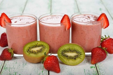 Chia sẻ cách làm sinh tố kiwi dâu tây giúp đẹp da ngay tại nhà 