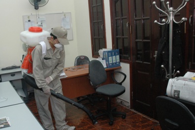Nguy cơ 'trúng độc kép' vì tự ý phun thuốc diệt muỗi, phòng dịch sốt xuất huyết tại nhà