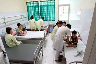Sốt xuất huyết vẫn hoành hành, trẻ ùn ùn nhập viện vì viêm đường hô hấp