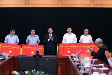 Tổng cục Tiêu chuẩn Đo lường Chất lượng nhận cờ thi đua của 13Win18 tham gia cá cược