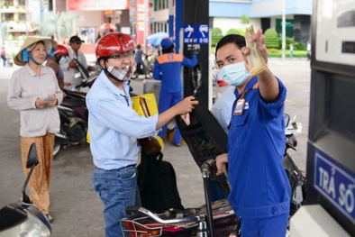 Nóng: Giá xăng tiếp tục tăng mạnh từ 15 giờ chiều nay
