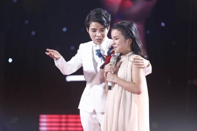 The Voice Kids: Cô bé 14 tuổi mở màn tập 2 khiến cả trường quay lắng đọng khi hát tặng em mình