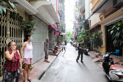 Nữ cán bộ y tế bị đánh rách môi khi phun thuốc diệt muỗi