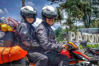 Cặp đôi lái Honda RS150R đi hưởng tuần trăng mật qua 24 nước