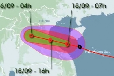 Trực tiếp: Bão số 10 đang vào vùng biển Hà Tĩnh - Quảng Trị