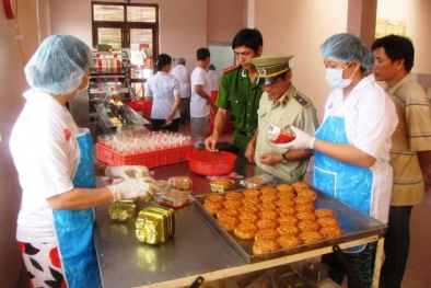 Chưa đầy một tháng phạt cơ sở bánh Trung thu như 'ngả rạ'