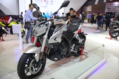 Hãng xe Trung Quốc ra mắt mẫu xe Loncin HR7, phiên bản 'nhái' Honda CB500F