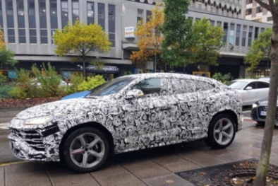 Bắt gặp siêu SUV Urus Lamborghini tại Anh Quốc