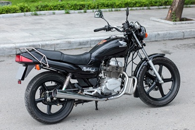 ‘Phát thèm’ với Honda CB250 Nighthawk 2004 hàng 'zin' của tay chơi Hà Nội