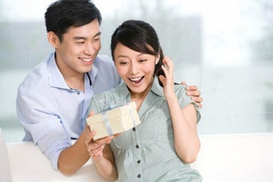 Tư vấn chọn quà tặng vợ 20/10 ý nghĩa khiến nàng thích mê