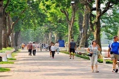 Dự báo thời tiết ngày 16/11: Bắc Bộ nắng nhẹ, Nam Bộ mưa rào