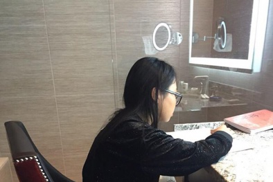 Phương Mỹ Chi lên tiếng việc lưu diễn Mỹ 6.000 USD vẫn ngồi học trong nhà vệ sinh