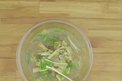 Cùng nấu món ‘canh măng móng giò’ ngon 'lạc lối' cả nhà cùng mê