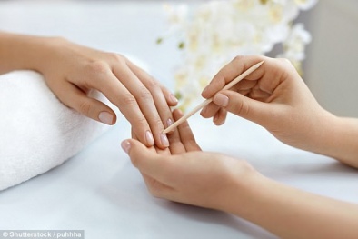 Cảnh báo: Nguy cơ mắc viêm gan và dị ứng khi làm tóc và làm móng