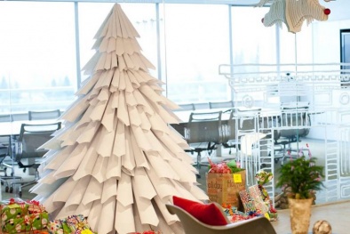 Tự làm cây thông Noel trang trí góc làm việc công sở mùa Giáng sinh