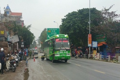 Tai nạn giao thông mới nhất 24h qua: Xe khách tông nam sinh lớp 10 tử vong